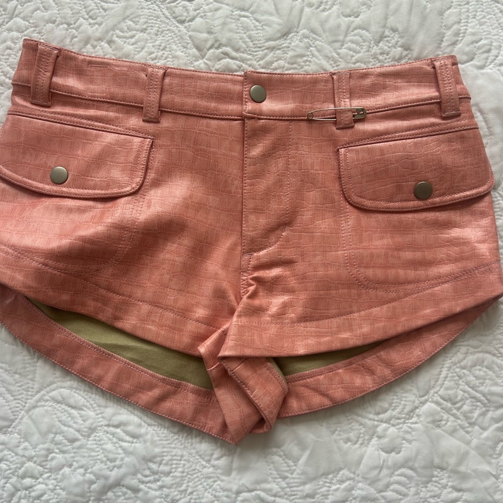 Women's Coral Textured Pocket Shorts